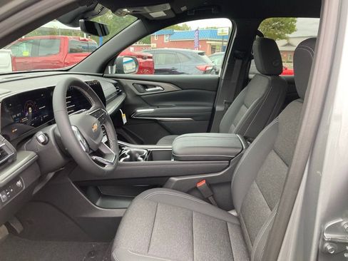 New 2026 Chevrolet Traverse LT w/ Driver Confidence Package FWD image 3