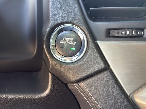 Used 2018 GMC Yukon Denali image 25