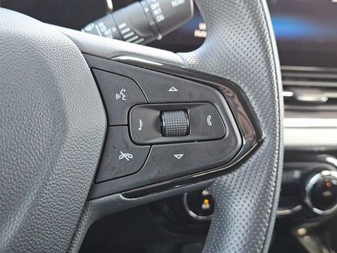 Used 2025 Chevrolet Trax LT image 25