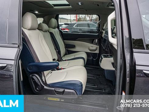 Used 2025 Kia Carnival SX Prestige image 24