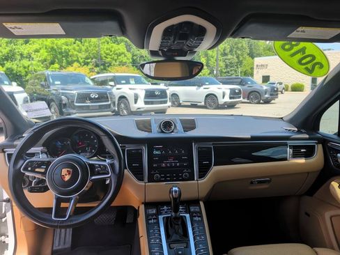 Used 2018 Porsche Macan AWD/4WD image 11