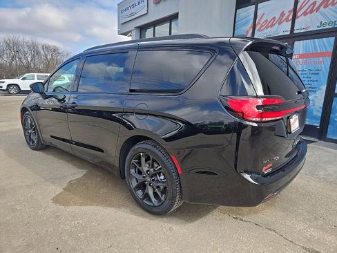 New 2026 Chrysler Pacifica Select w/ S Appearance Package image 6