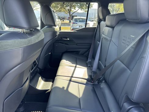 Used 2025 Lexus GX 550 image 24