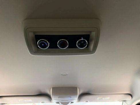 Used 2019 Dodge Grand Caravan SE FWD image 49