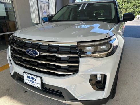 Certified 2026 Ford Explorer Active w/ Active Comfort Package RWD image 2