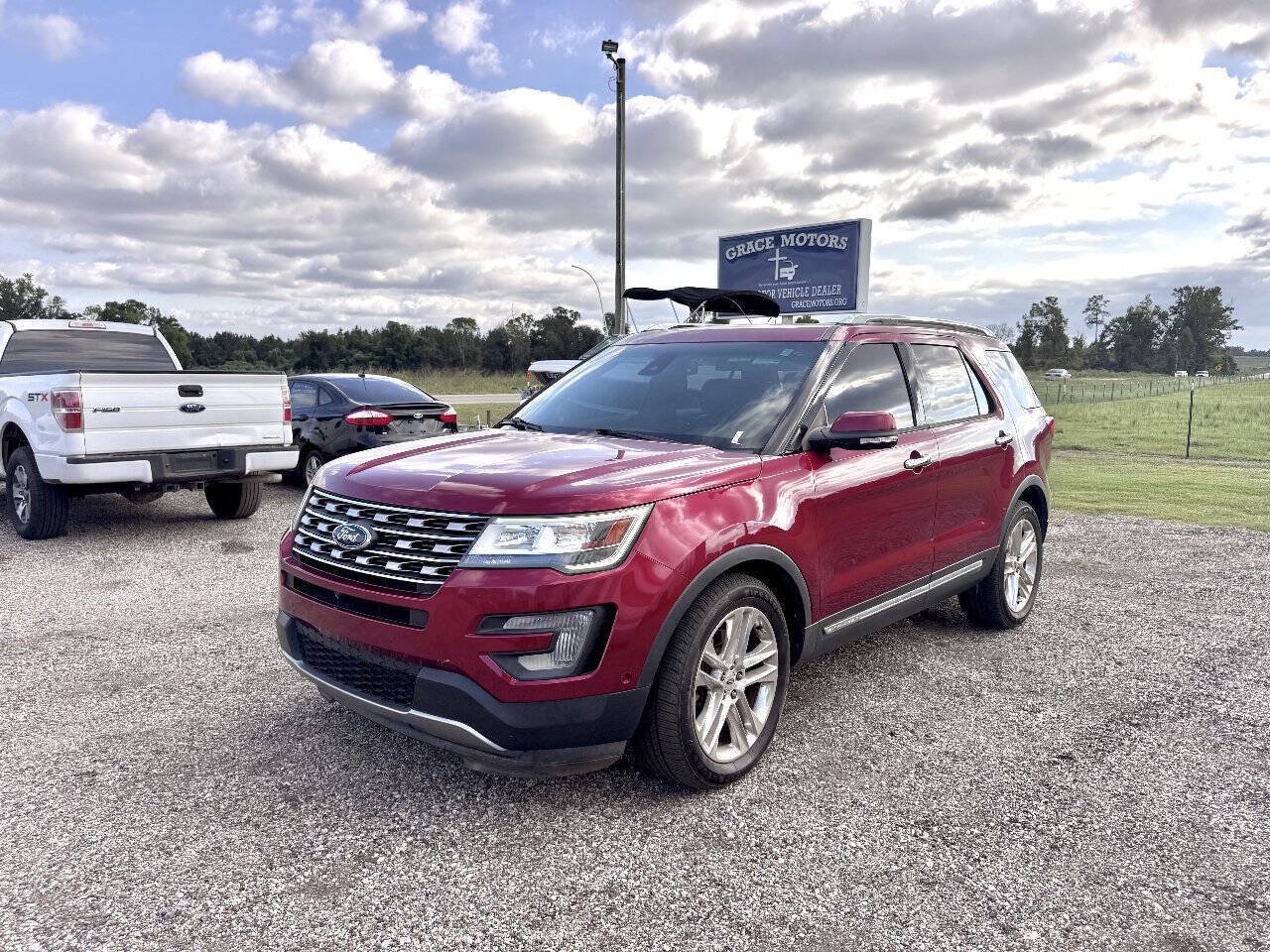 Used 2017 Ford Explorer Limited w/ Equipment Group 301A FWD image 4