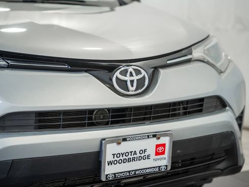 Used 2016 Toyota RAV4 LE AWD/4WD image 10