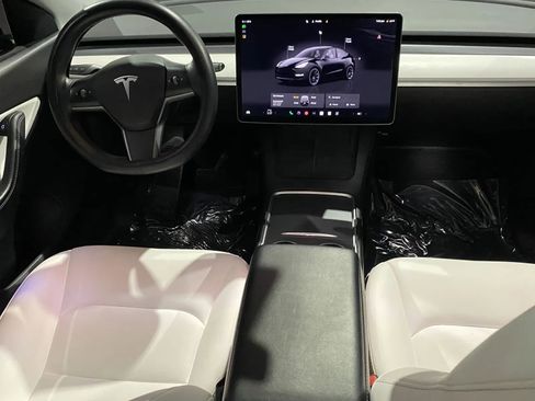 Used 2022 Tesla Model Y Long Range image 5