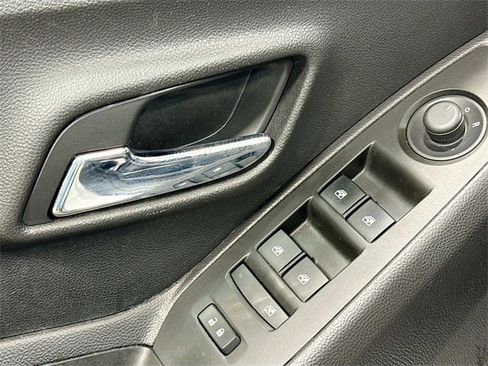 Used 2018 Chevrolet Trax LT w/ LT Convenience Package image 17