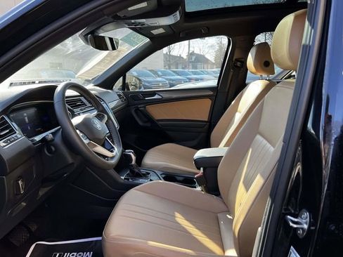 Certified 2023 Volkswagen Tiguan SE w/ Panoramic Sunroof Package image 18