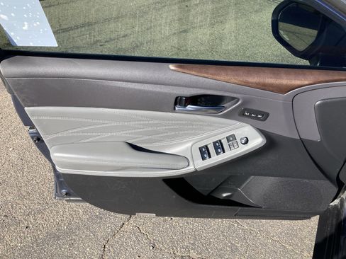 Used 2022 Toyota Avalon Limited image 11