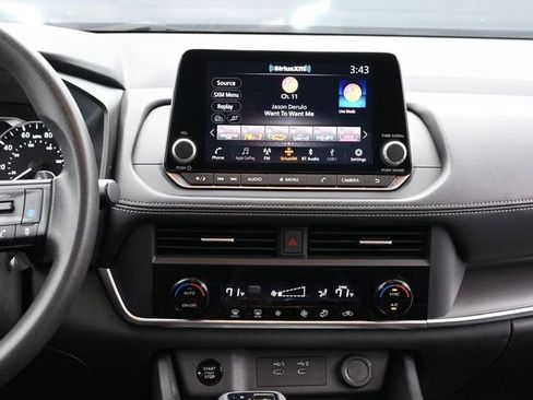 Used 2024 Nissan Rogue SV image 11