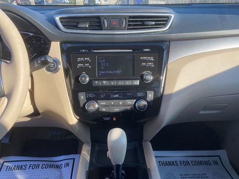 Used 2015 Nissan Rogue SV image 17