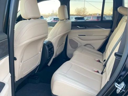 Used 2025 Jeep Grand Cherokee Limited image 8