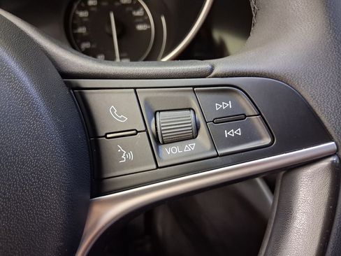 Used 2019 Alfa Romeo Giulia RWD w/ Nero Edizione image 24