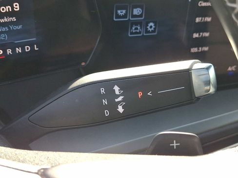 Used 2025 Chevrolet Traverse LT w/ Sun and Wheel Package FWD image 16