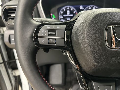 Used 2025 Honda Pilot Black Edition image 19