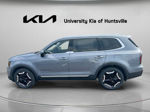 Used 2023 Kia Telluride EX w/ EX Captain's Chair Package FWD image 5