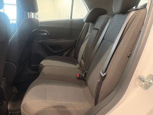 Used 2020 Chevrolet Trax LS AWD/4WD image 17