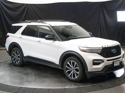 Used 2024 Ford Explorer ST-Line w/ Class IV Trailer Tow Package image 2