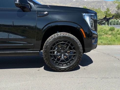 Used 2025 GMC Yukon Denali Ultimate AWD/4WD image 3