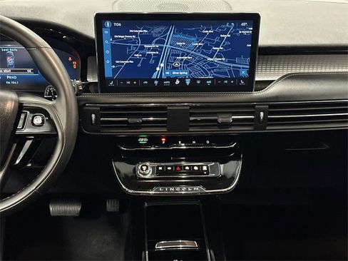 Used 2023 Lincoln Corsair FWD w/ Rear Removable Package Tray image 19