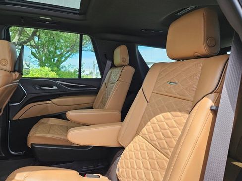Used 2024 Cadillac Escalade Premium Luxury w/ Performance Package AWD/4WD image 27