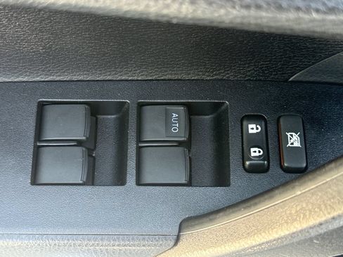 Used 2015 Toyota Corolla L FWD image 14