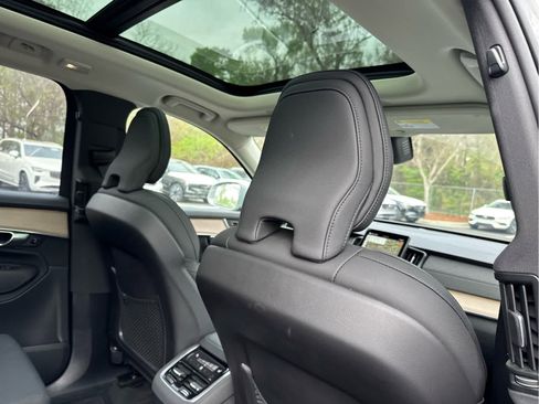 Certified 2025 Volvo XC90 B6 Plus image 21