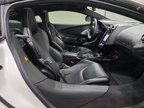 Used 2023 McLaren GT RWD image 19
