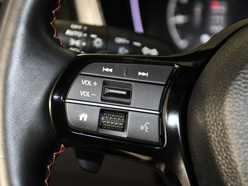 Used 2025 Honda Pilot TrailSport image 21