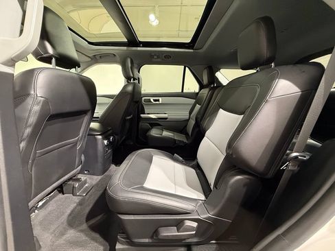 Used 2022 Ford Explorer XLT w/ Equipment Group 202A AWD/4WD image 20