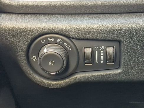 New 2026 Chrysler Pacifica Limited w/ Uconnect Theater Family Group image 33