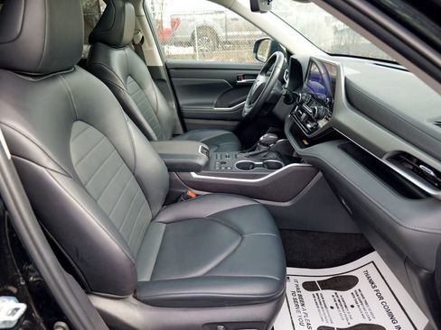 Used 2023 Toyota Highlander XLE AWD/4WD image 33