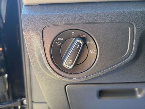 Used 2023 Volkswagen Atlas Cross Sport SE FWD image 21