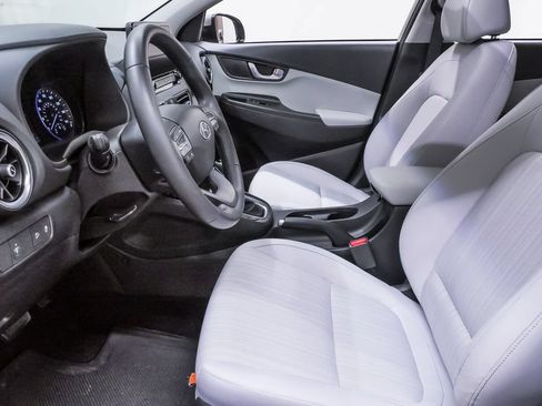 Certified 2023 Hyundai Kona SEL w/ Convenience Package FWD image 9
