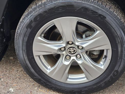 Used 2022 Toyota RAV4 XLE image 11