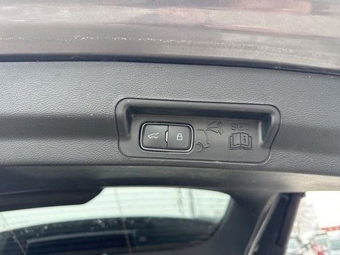 Used 2023 Ford Explorer XLT w/ Equipment Group 202A image 12