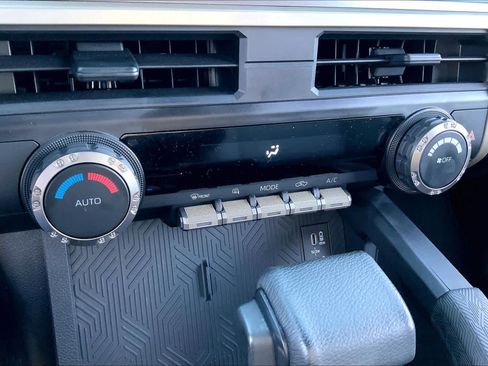 Used 2024 Toyota Tacoma TRD Off-Road image 31