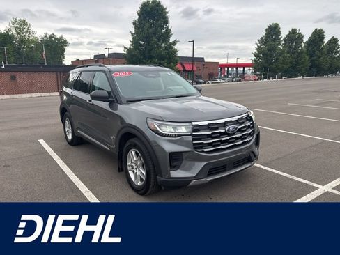 Used 2025 Ford Explorer Active AWD/4WD image 1