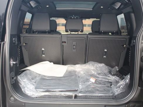 Used 2025 Land Rover Defender 110 S image 12