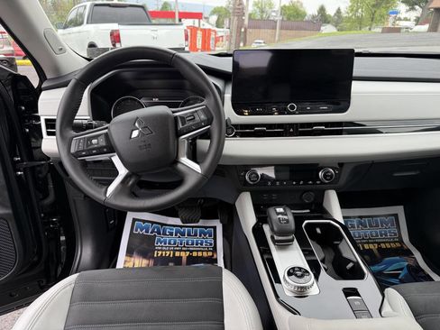 Used 2025 Mitsubishi Outlander SE AWD/4WD image 26