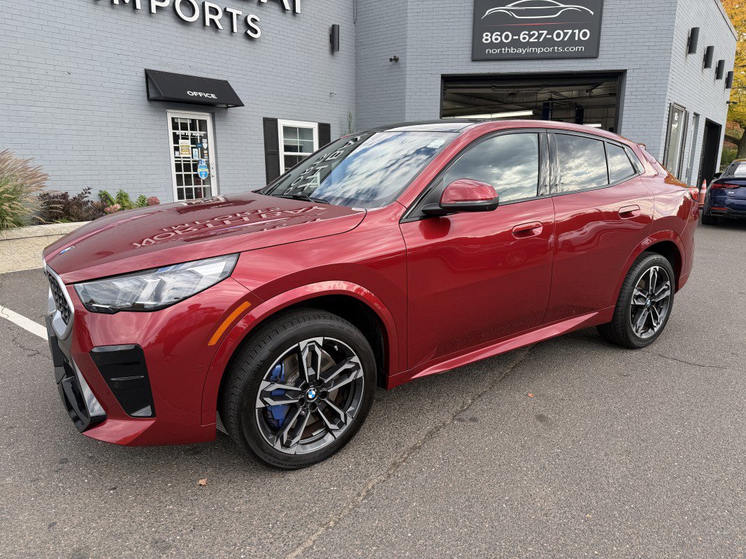 Used 2025 BMW X2 xDrive28i w/ Premium Package AWD/4WD image 2