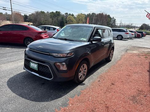 Used 2020 Kia Soul LX image 4