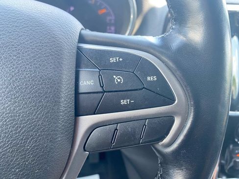 Used 2022 Jeep Grand Cherokee Limited w/ Tech Group AWD/4WD image 24