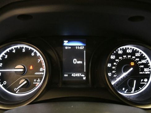 Used 2024 Toyota Camry SE image 13