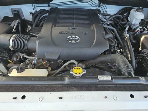 Used 2016 Toyota Tundra SR5 image 8