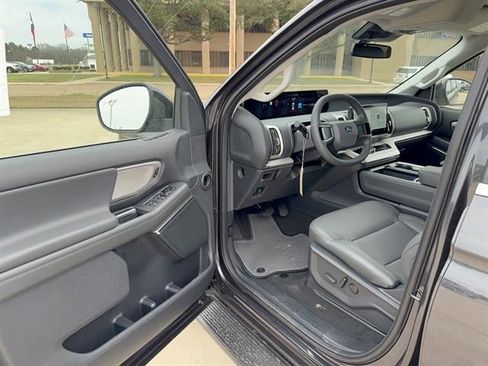 New 2026 Ford Expedition Active image 7