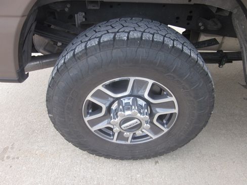 Used 2023 Ford F350 Lariat w/ FX4 Off-Road Package image 8