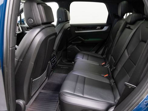 Used 2024 Porsche Cayenne S AWD/4WD image 8
